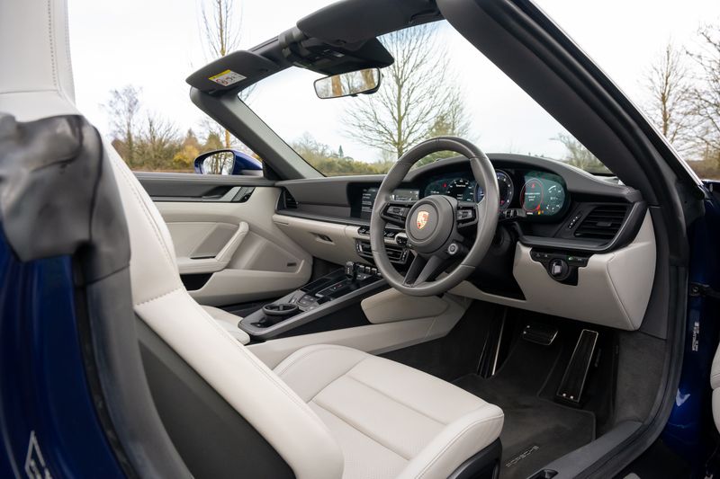 Porsche 911 (992) Carrera Cabriolet