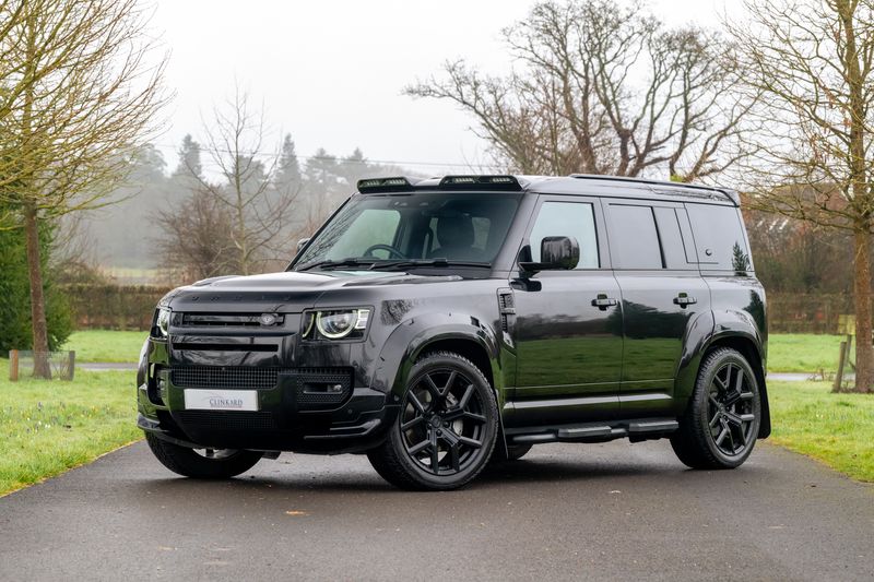 Land Rover Defender 110 D300 X-Dynamic SE 'Full URBAN Kit'