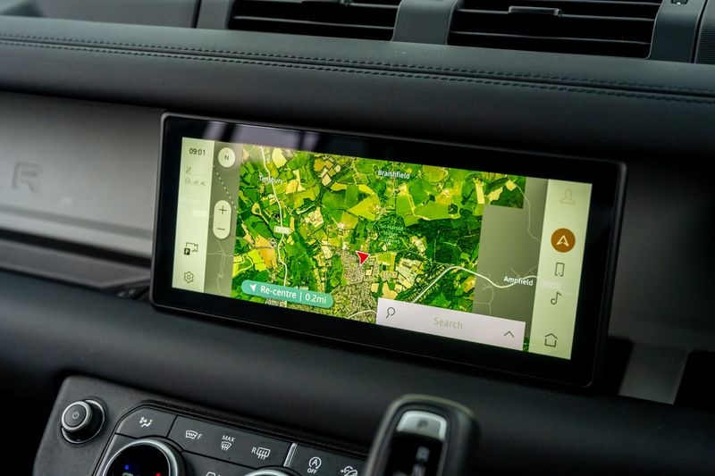 Land Rover Defender 110 D300 X-Dynamic SE 'Full URBAN Kit'