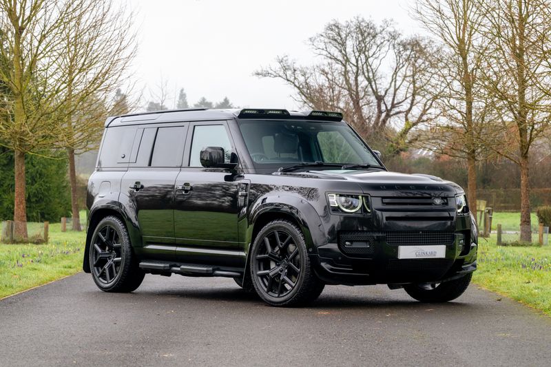 Land Rover Defender 110 D300 X-Dynamic SE 'Full URBAN Kit'