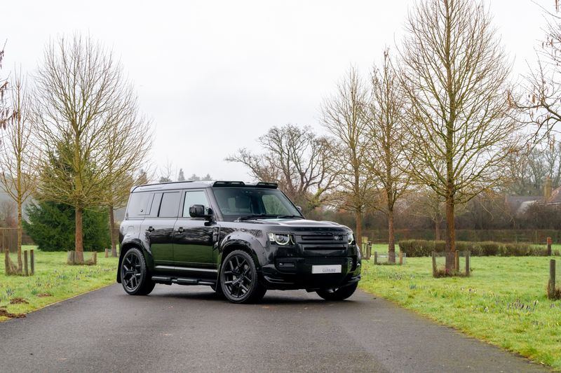 Land Rover Defender 110 D300 X-Dynamic SE 'Full URBAN Kit'