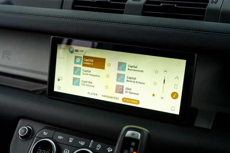 Land Rover Defender 110 D300 X-Dynamic SE 'Full URBAN Kit'