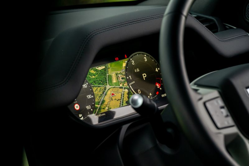 Land Rover Defender 110 D300 X-Dynamic SE 'Full URBAN Kit'