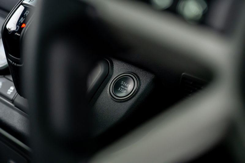 Land Rover Defender 110 D300 X-Dynamic SE 'Full URBAN Kit'