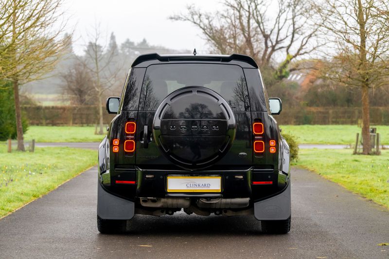 Land Rover Defender 110 D300 X-Dynamic SE 'Full URBAN Kit'