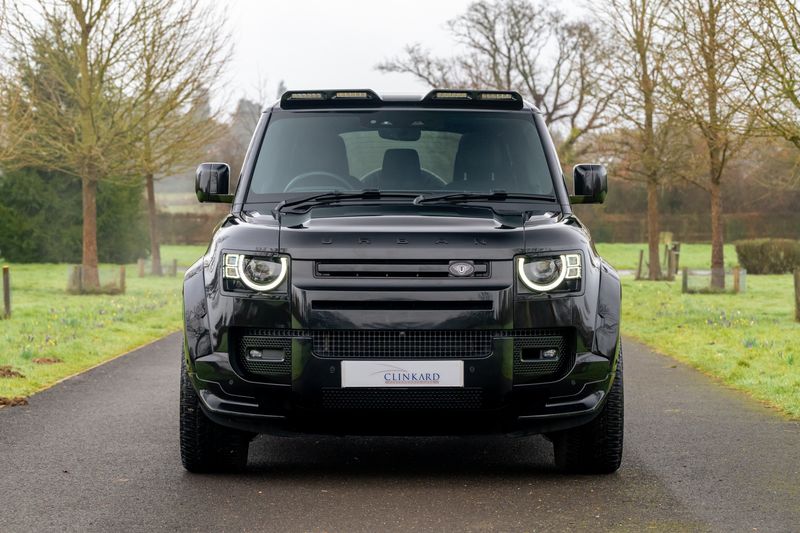Land Rover Defender 110 D300 X-Dynamic SE 'Full URBAN Kit'