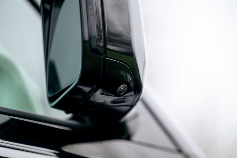 Land Rover Defender 110 D300 X-Dynamic SE 'Full URBAN Kit'