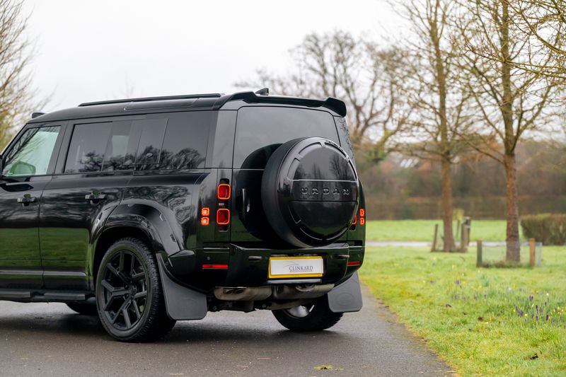 Land Rover Defender 110 D300 X-Dynamic SE 'Full URBAN Kit'