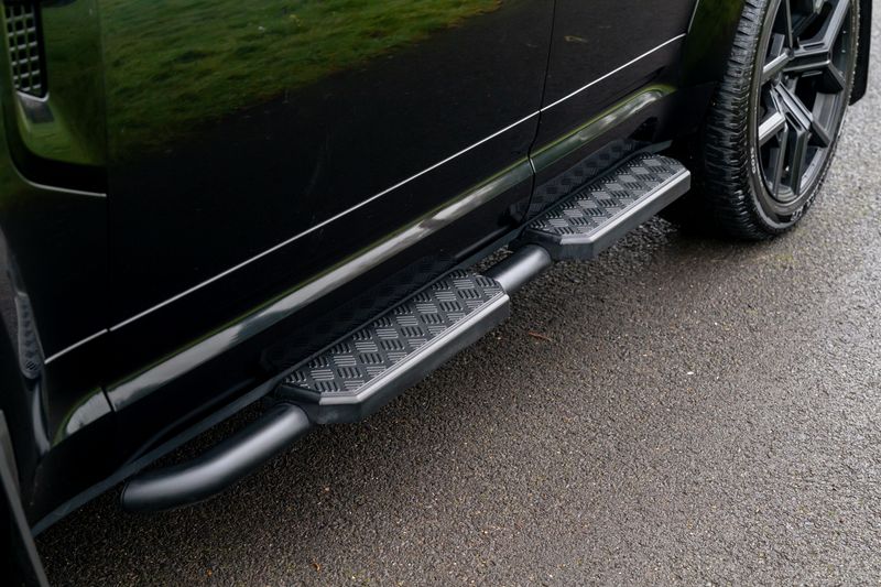 Land Rover Defender 110 D300 X-Dynamic SE 'Full URBAN Kit'