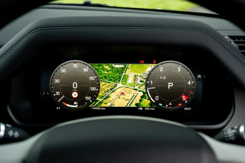 Land Rover Defender 110 D300 X-Dynamic SE 'Full URBAN Kit'