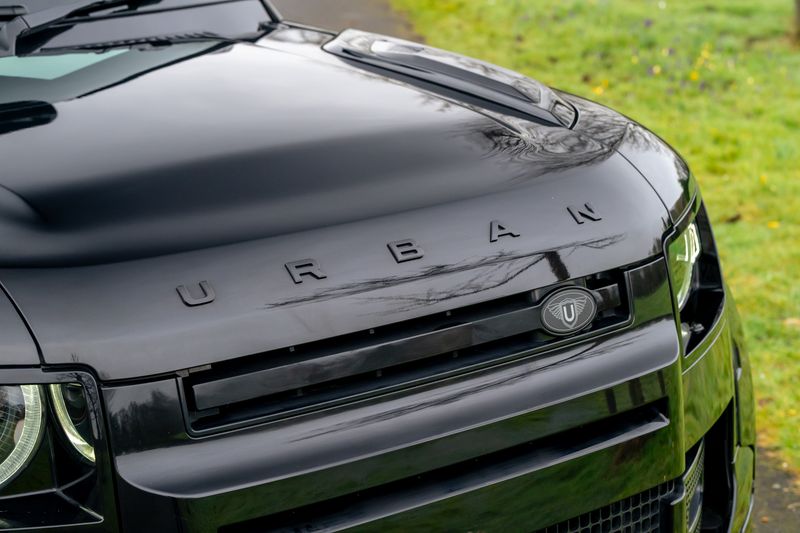 Land Rover Defender 110 D300 X-Dynamic SE 'Full URBAN Kit'