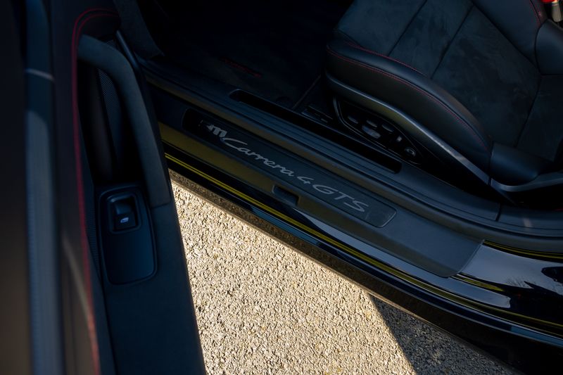 Porsche 911 (992) Carrera 4 GTS PDK