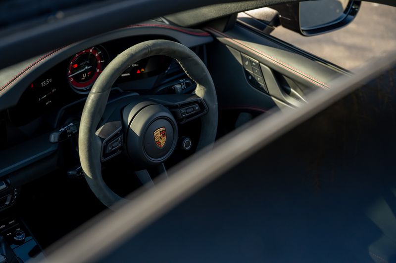 Porsche 911 (992) Carrera 4 GTS PDK