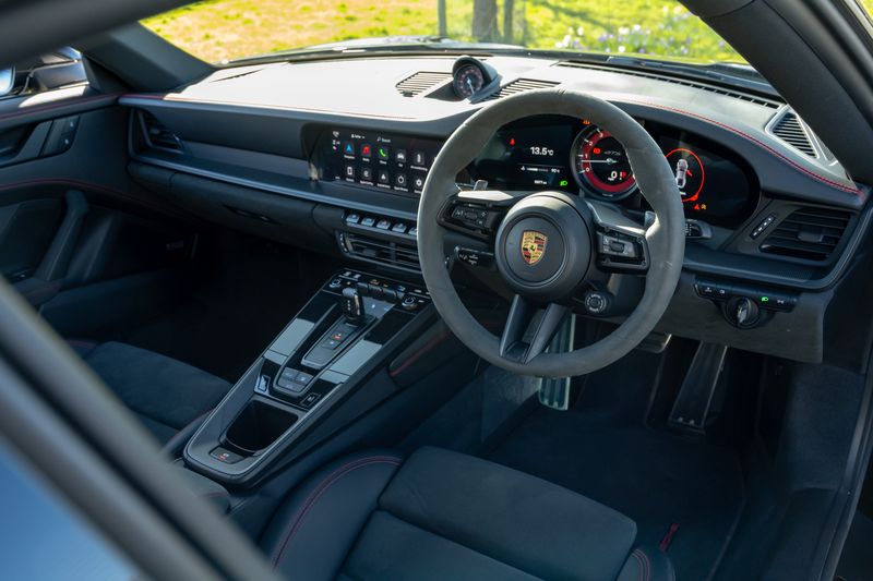 Porsche 911 (992) Carrera 4 GTS PDK