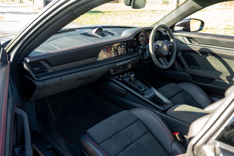 Porsche 911 (992) Carrera 4 GTS PDK