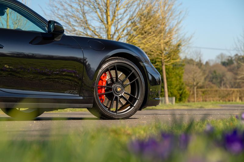 Porsche 911 (992) Carrera 4 GTS PDK