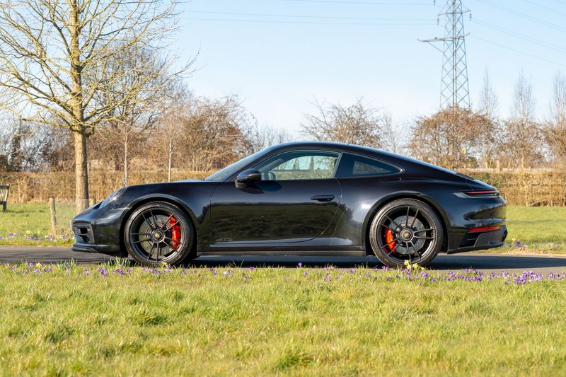 Porsche 911 (992) Carrera 4 GTS PDK