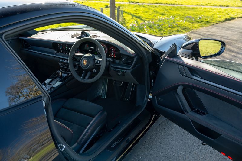 Porsche 911 (992) Carrera 4 GTS PDK