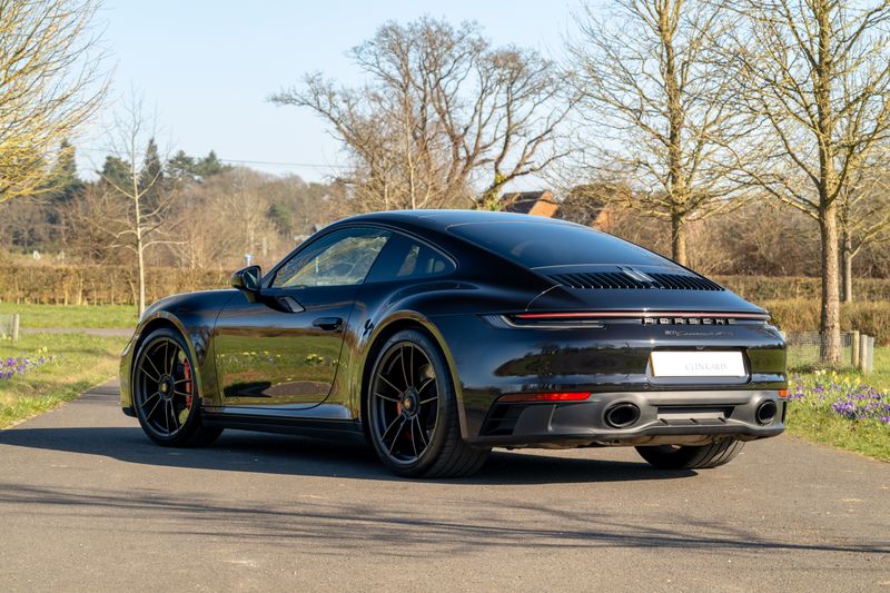 Porsche 911 (992) Carrera 4 GTS PDK