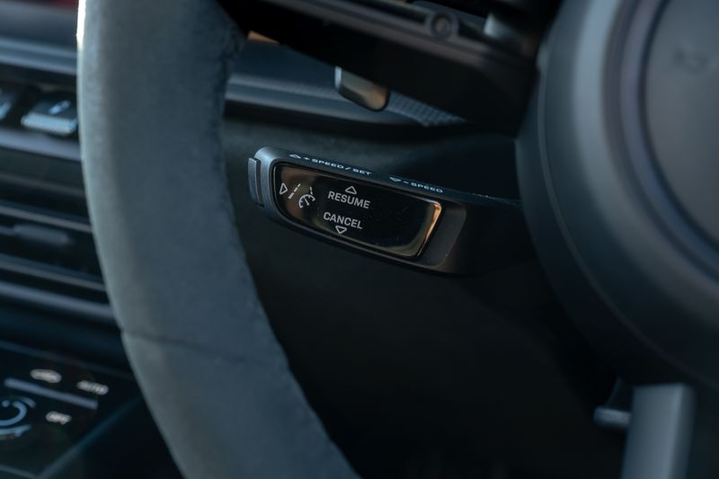 Porsche 911 (992) Carrera 4 GTS PDK