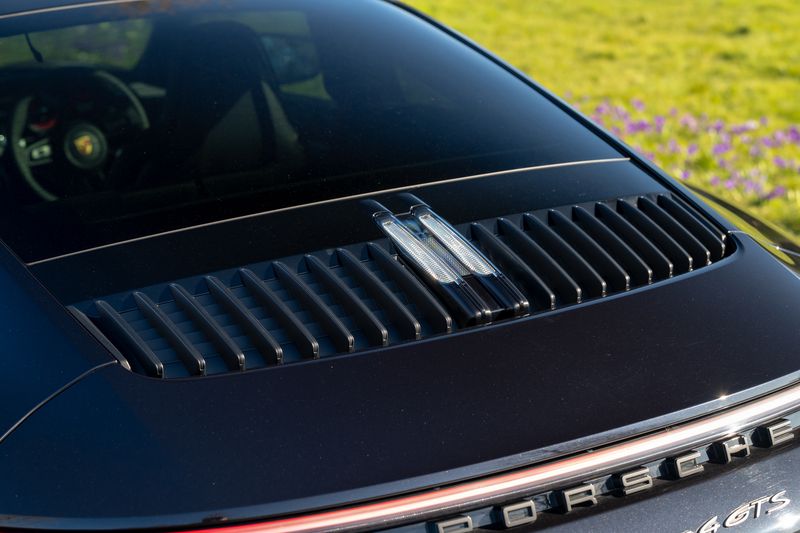 Porsche 911 (992) Carrera 4 GTS PDK