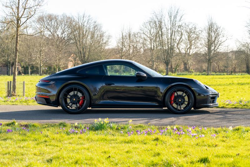 Porsche 911 (992) Carrera 4 GTS PDK