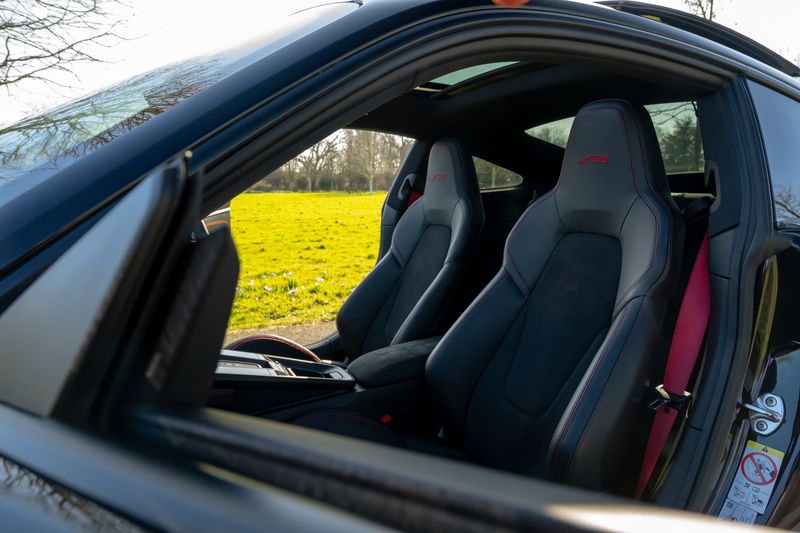 Porsche 911 (992) Carrera 4 GTS PDK