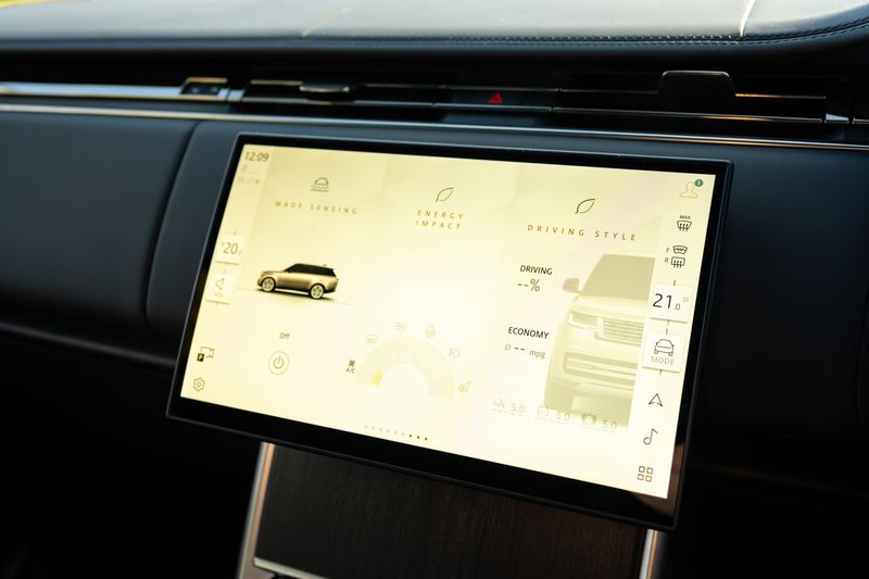 Range Rover D350 Autobiography Long Wheelbase (VAT Q)