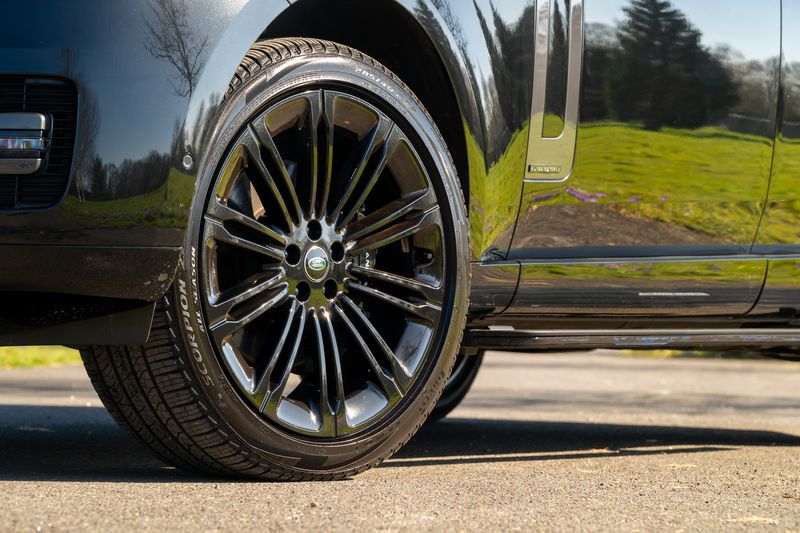 Range Rover D350 Autobiography Long Wheelbase (VAT Q)