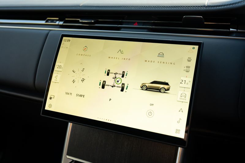 Range Rover D350 Autobiography Long Wheelbase (VAT Q)