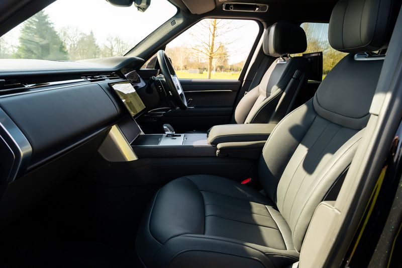 Range Rover D350 Autobiography Long Wheelbase (VAT Q)