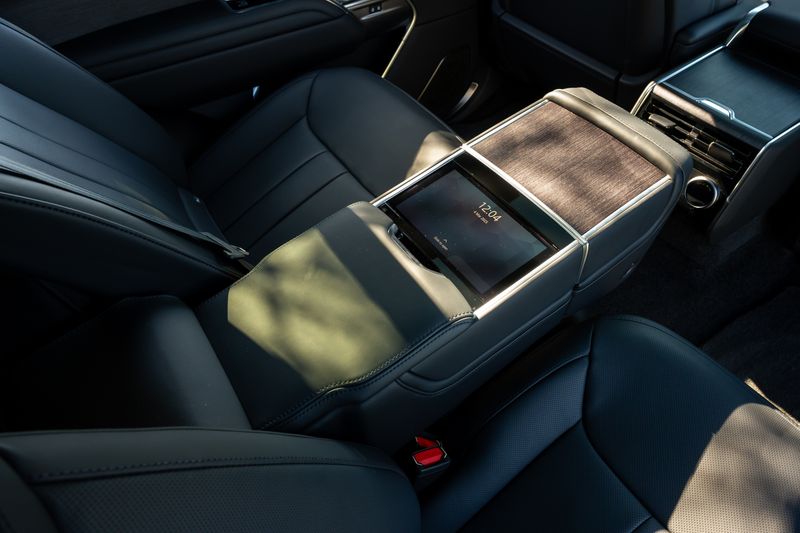 Range Rover D350 Autobiography Long Wheelbase (VAT Q)