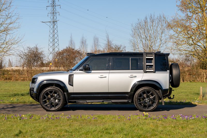 Land Rover Defender 110 D300 X-Dynamic HSE 'URBAN Kit '