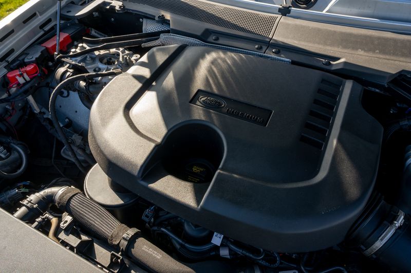 Land Rover Defender 110 D300 X-Dynamic HSE 'URBAN Kit '