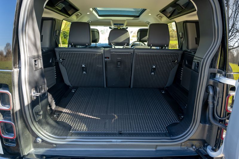 Land Rover Defender 110 D300 X-Dynamic HSE 'URBAN Kit '