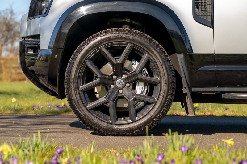 Land Rover Defender 110 D300 X-Dynamic HSE 'URBAN Kit '