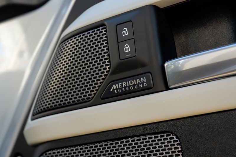 Land Rover Defender 110 D300 X-Dynamic HSE 'URBAN Kit '