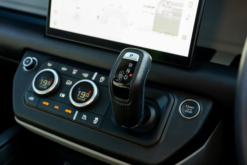 Land Rover Defender 110 D300 X-Dynamic HSE 'URBAN Kit '