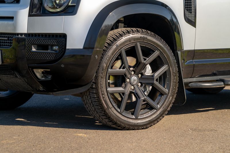 Land Rover Defender 110 D300 X-Dynamic HSE 'URBAN Kit '