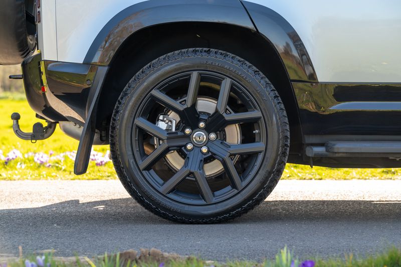 Land Rover Defender 110 D300 X-Dynamic HSE 'URBAN Kit '