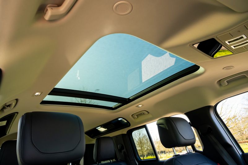 Land Rover Defender 110 D300 X-Dynamic HSE 'URBAN Kit '