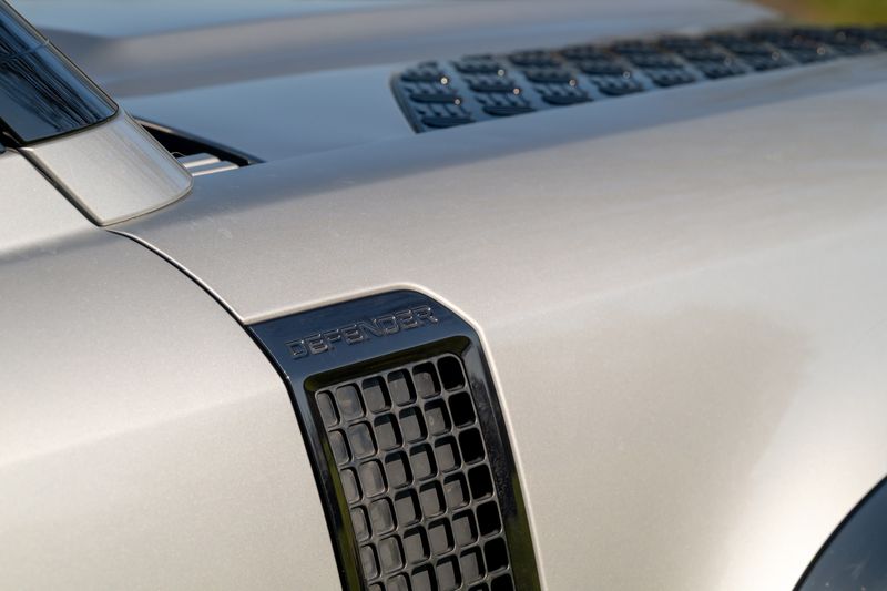 Land Rover Defender 110 D300 X-Dynamic HSE 'URBAN Kit '