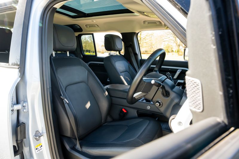 Land Rover Defender 110 D300 X-Dynamic HSE 'URBAN Kit '