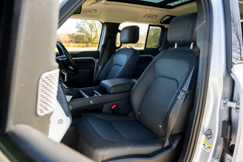 Land Rover Defender 110 D300 X-Dynamic HSE 'URBAN Kit '