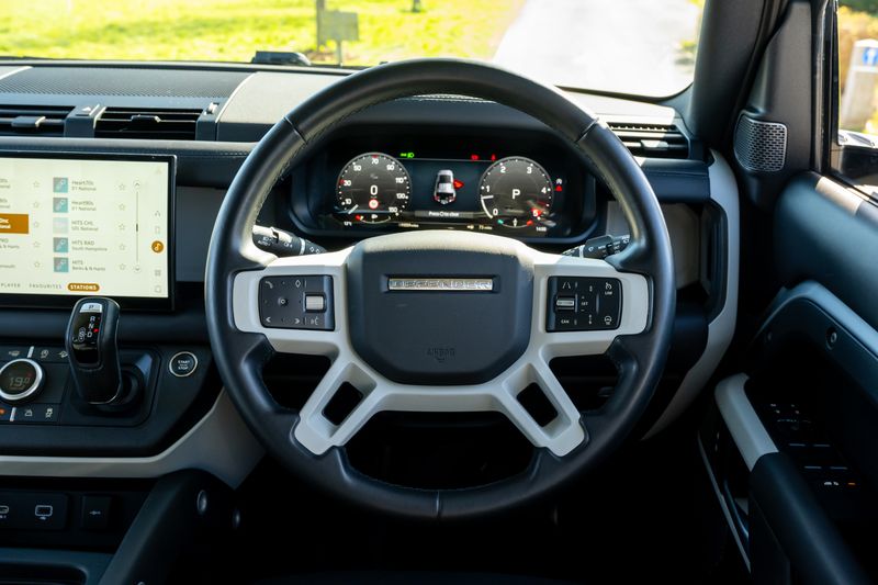 Land Rover Defender 110 D300 X-Dynamic HSE 'URBAN Kit '