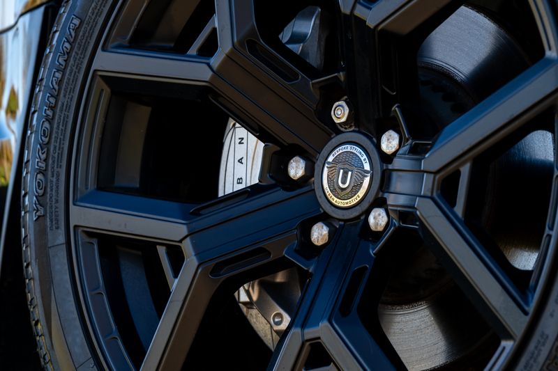 Land Rover Defender 110 D300 X-Dynamic HSE 'URBAN Kit '