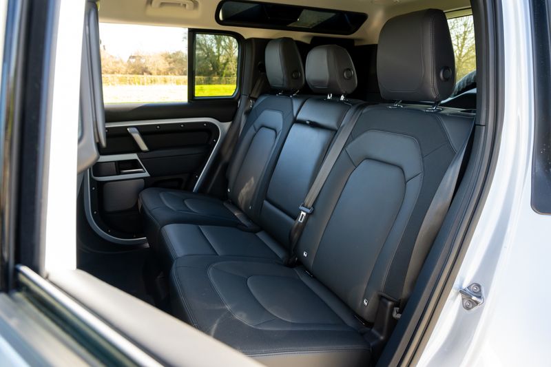 Land Rover Defender 110 D300 X-Dynamic HSE 'URBAN Kit '