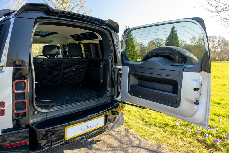 Land Rover Defender 110 D300 X-Dynamic HSE 'URBAN Kit '