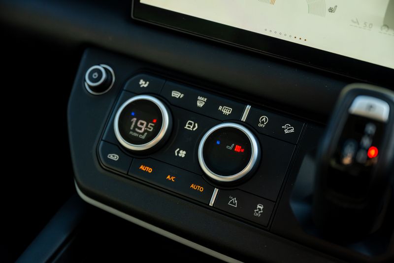 Land Rover Defender 110 D300 X-Dynamic HSE 'URBAN Kit '