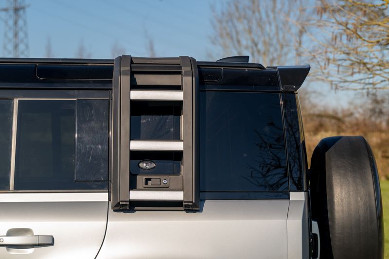 Land Rover Defender 110 D300 X-Dynamic HSE 'URBAN Kit '